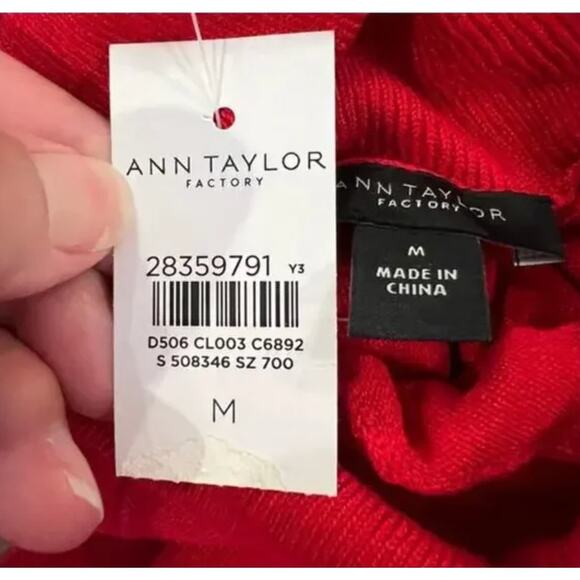 **NWT Ann Taylor Red W/Button Cuff Detail Turtleneck Sweater - SIZE MEDIUM - Picture 4 of 5